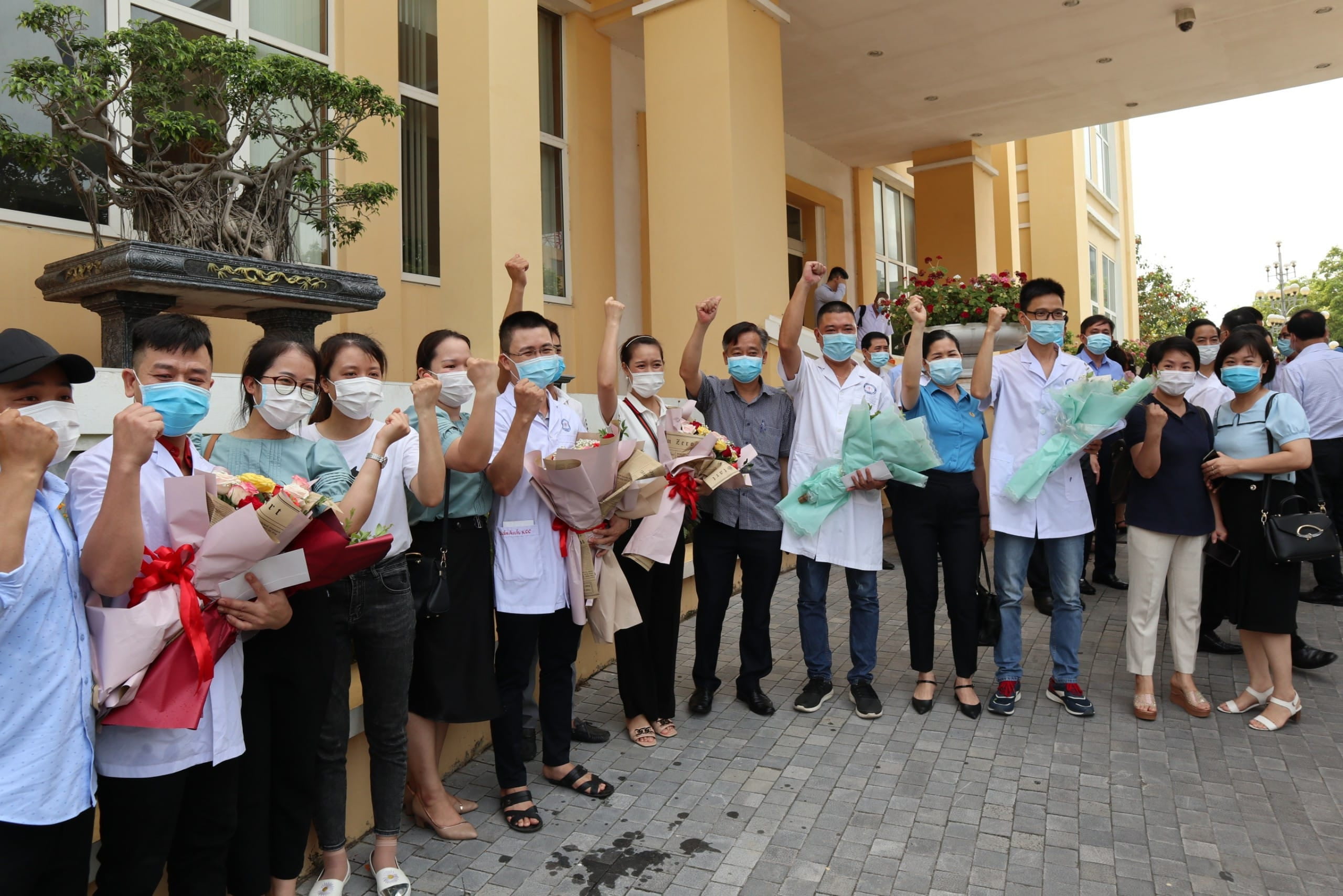 Bệnh viện Phổi Hải Phòng chi viện nhân lực và máy chụp Xquang di động cho tỉnh Bắc Giang chống dịch