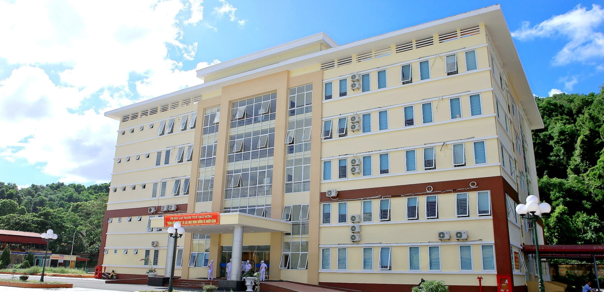 HOẠT ĐỘNG THIỆN NGUYỆN - CHĂM LO NGƯỜI BỆNH